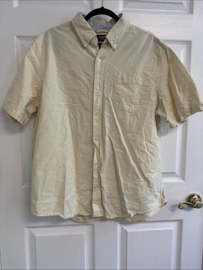 Chaps Seacoast Wash Men's Short-Sleeve Button-Down Shirt in Pale Yellow